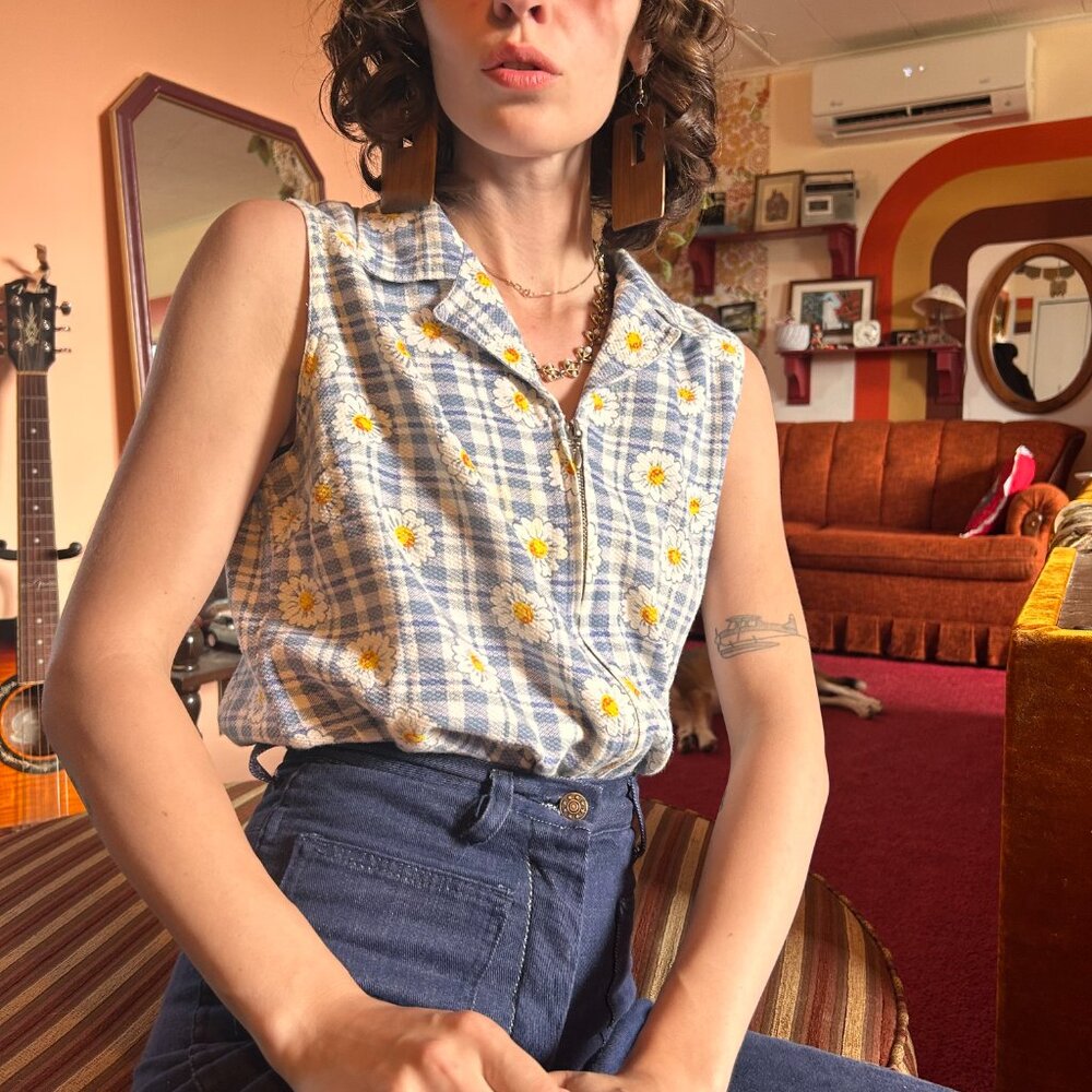 1990s 100% cotton daisy print blue gingham plaid zip up vest - from At Last Jean